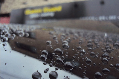 <h3><span style="color: rgb(255, 255, 255);"><strong>유리막 광택 코팅</strong></span></h3>  <p><span style="color: rgb(255, 255, 255);">스크래치를 예방하고 차체의 광택도는 물론 유리같은 투명도와 강도를 높여줍니다.&nbsp;</span></p>