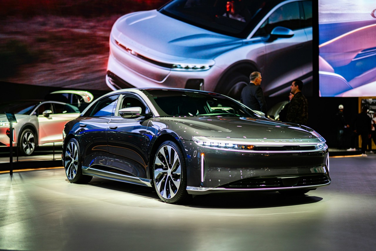 <p style="text-align: center; line-height: 2;"><span style='color: rgb(255, 255, 255); font-size: 36px; font-family: "Black Han Sans" !important;'>전시장 차량관리 교육</span></p>